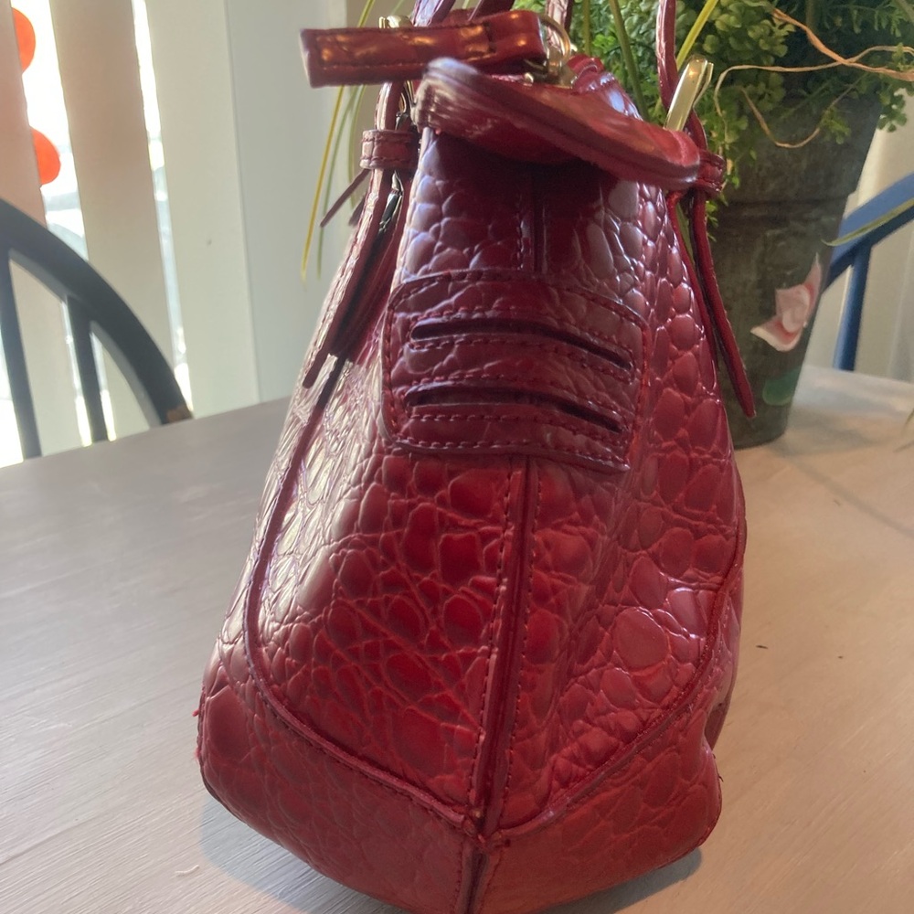 Elegant Red Tianni Crocodile-Embossed Women's Bag - Picture 8 of 12